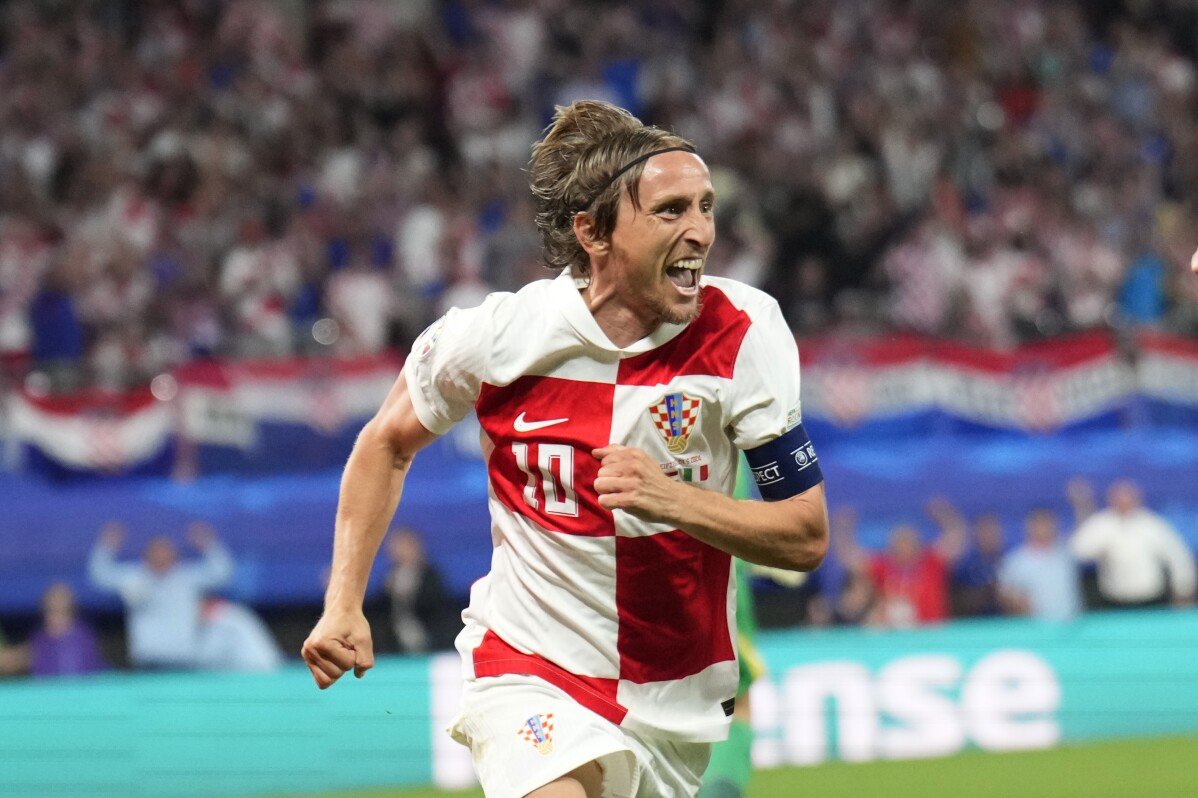 Real Madrid memperpanjang kontrak Luka Modric hingga akhir musim 2025